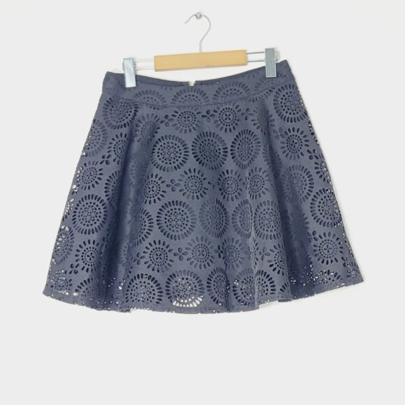 C'est Moi Black Cut Out Floral Lace Zipper Back Lined A-Line Mini Skirt Size L - Picture 1 of 10